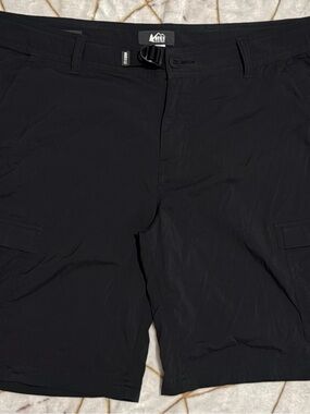 REI Men’s Black Cargo Shorts with Belt Loop Detail